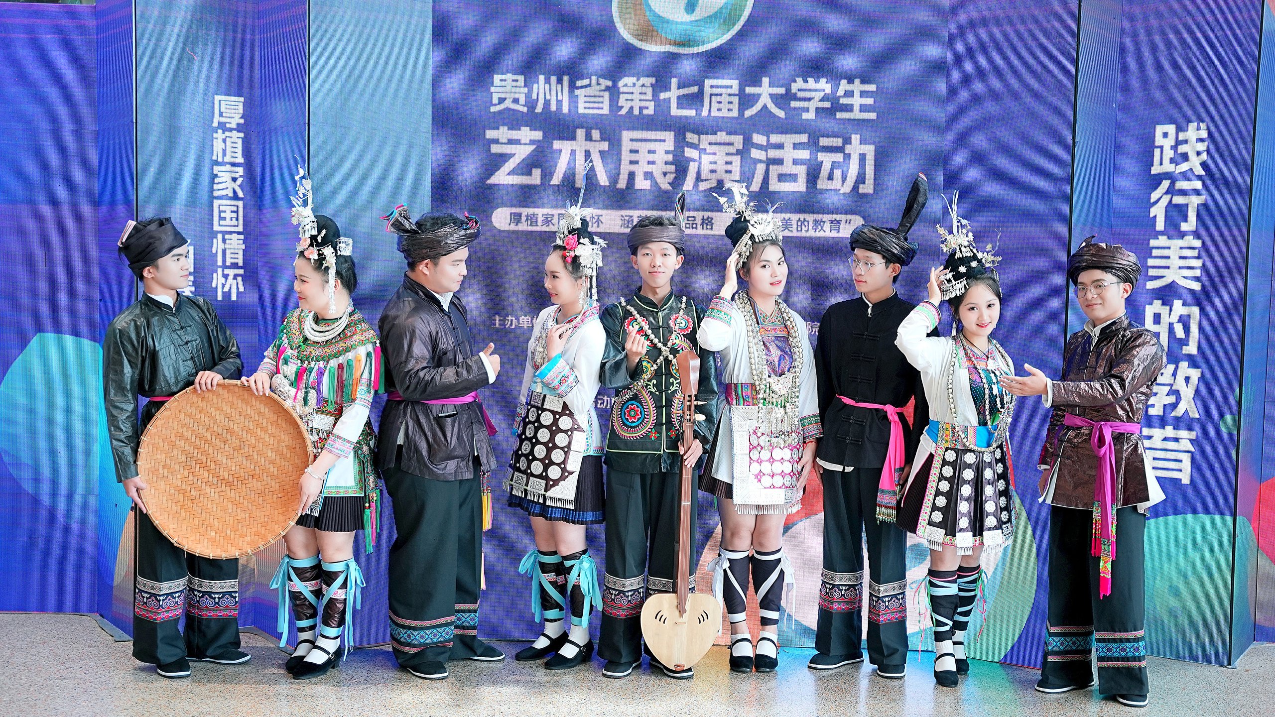 图4 《侗家姑娘爱唱歌》参演学生合影.jpg